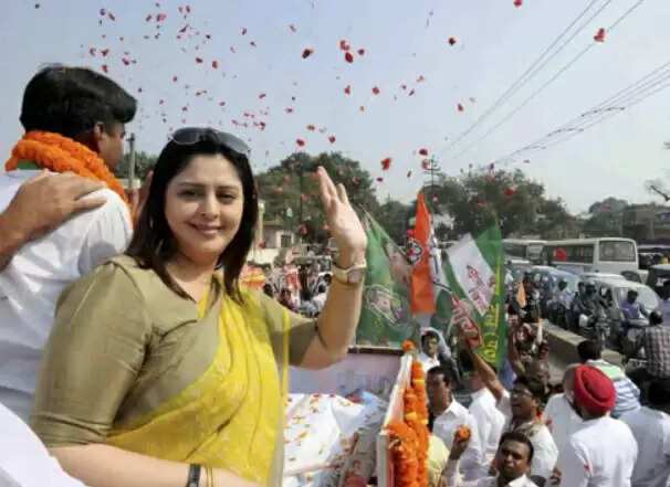 குஷ்புவை தொடர்ந்து நக்மா.. காங்கிரஸ்க்கு டாட்டா காட்ட முடிவு !!