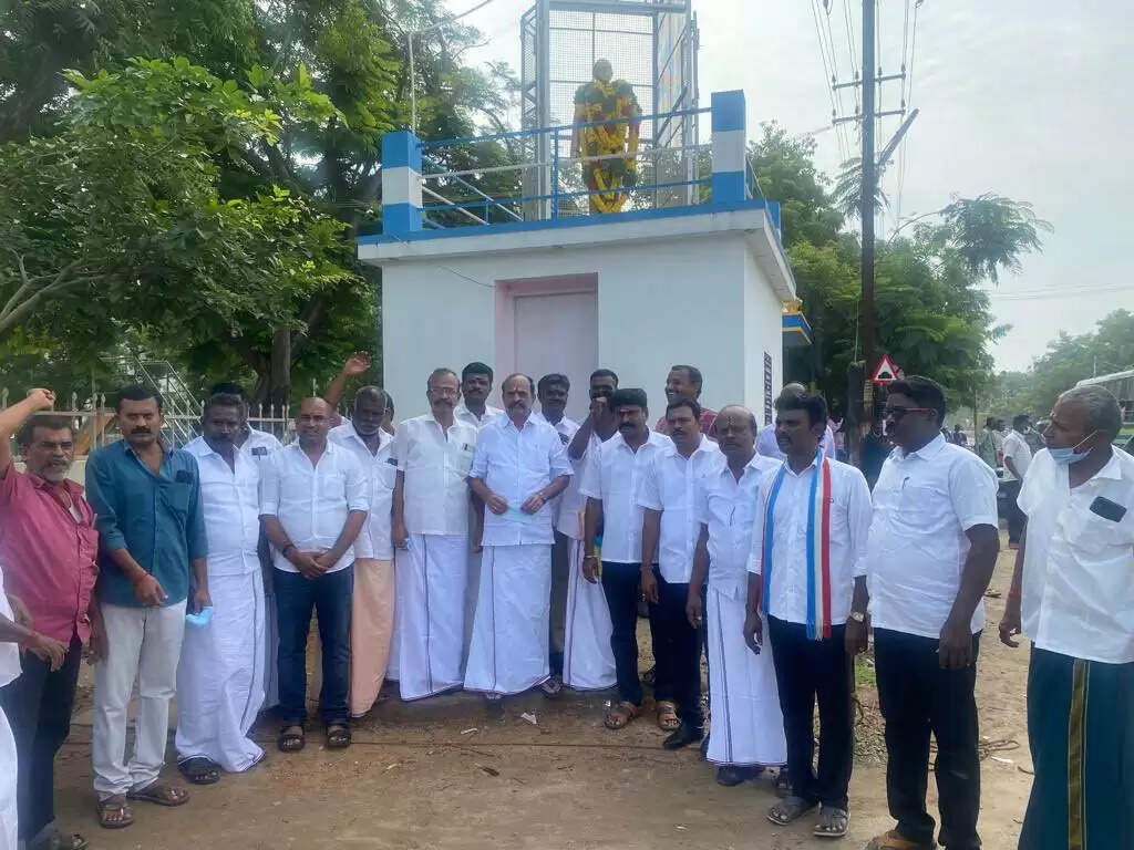 அதிமுகவில் சசிகலாவை இணைப்பது என்ற பேச்சுக்கே இடமில்லை - கடம்பூர் ராஜு