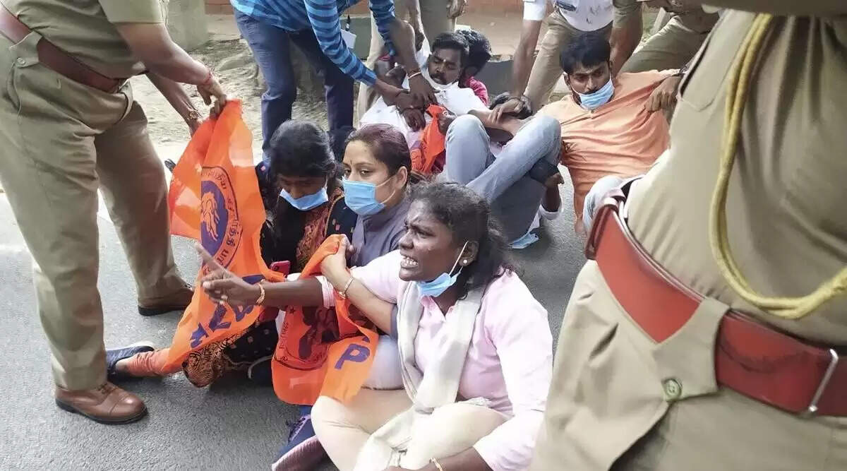 “முதல்வர் வீட்டை மீண்டும் முற்றுகையிடுவோம்” : எச்சரிக்கை விடுத்த ஏபிவிபி!!