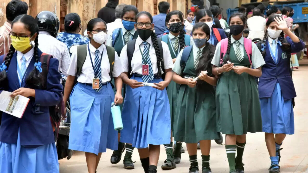 மாணவர்கள் இந்த ஆடை அணியக் கூடாது.. அரசு புதிய கட்டுப்பாடு..!
