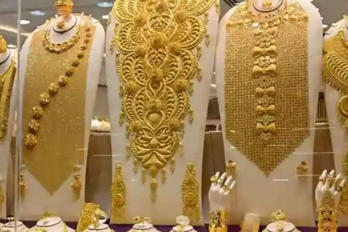 இல்லதரசிகளுக்கு ஷாக்..!! மீண்டும் 39 ஆயிரத்தை தாண்டிய தங்கத்தின் விலை..!!
