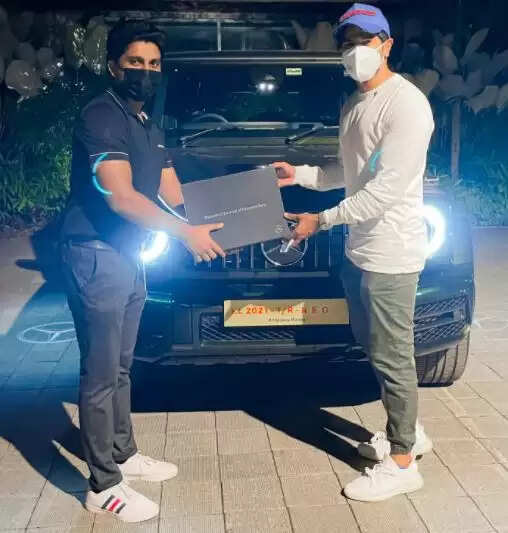 நடிகர் துல்கர் சல்மான் வாங்கிய கார் இத்தனை கோடியா..?