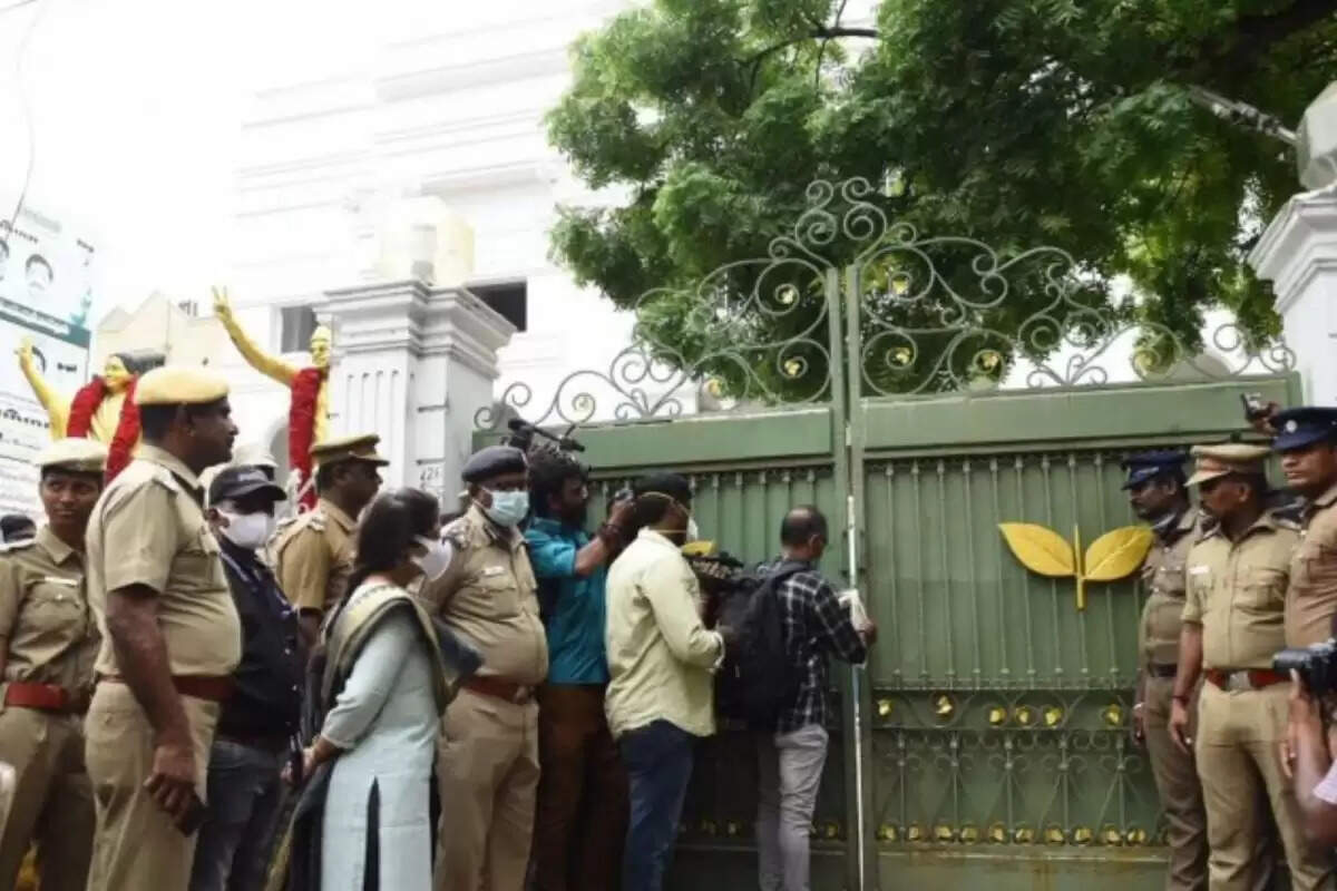 அதிமுக அலுவலக சீலை அகற்ற எதிர்ப்பு.. தீர்ப்பு ஒத்திவைப்பு..!