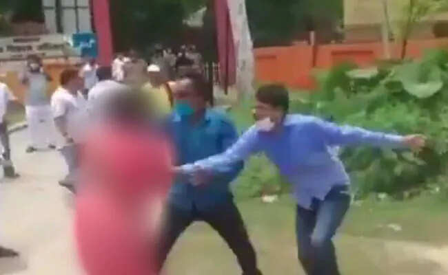 உத்தரபிரதேச உள்ளாட்சி தேர்தலில் வன்முறை... பெண் வேட்பாளர் மானபங்கம்!!