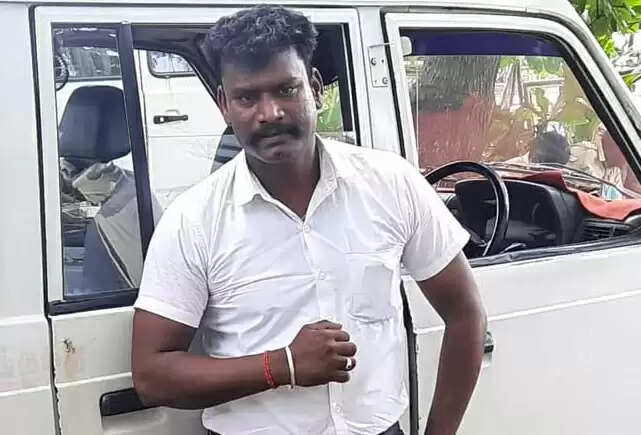 மனைவி, மகளுக்கு கத்திக்குத்து.. போலீஸ் ஏட்டு வெறிச்செயல்