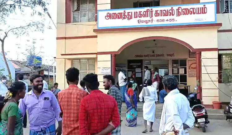 இரண்டு காதல் ஜோடிகள் ஒரே நேரத்தில்.. ஓமலூரில் பரபரப்பு.. போலீசார் சமரசம்..!