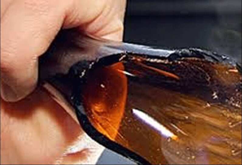 மாமியார் தலையில் பீர் பாட்டிலால் தாக்கிய இளைஞர் !!