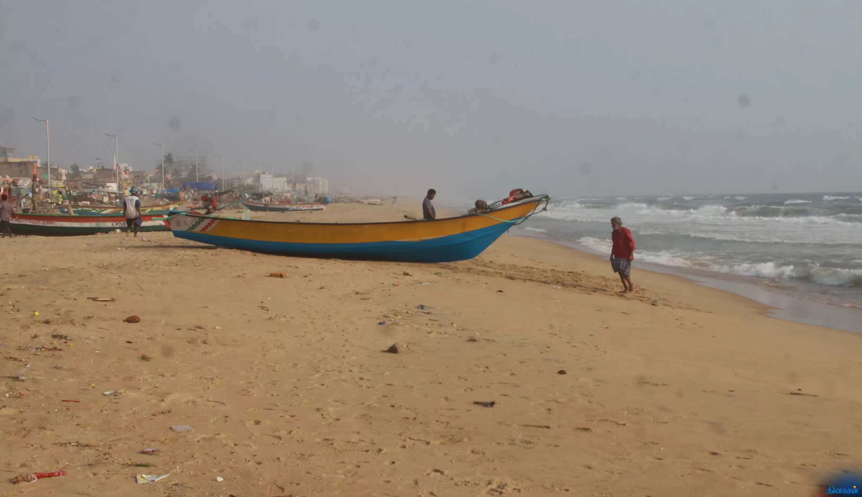 கடற்கரையில் மீனவர் வெட்டிபடுகொலை.. சிக்காத தடயங்கள்