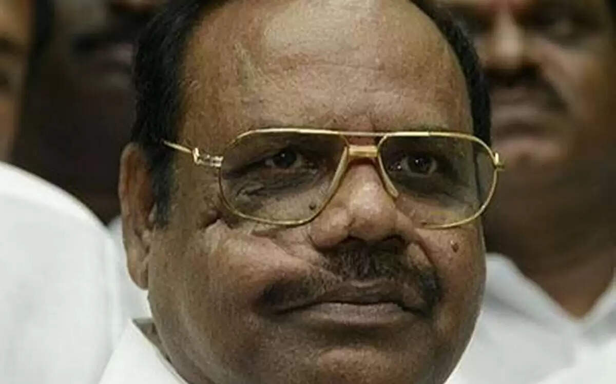 முன்னாள் சபாநாயகர் தனபால் வீட்டில் துணிகர கொள்ளை.. ஆவணங்களை கைப்பற்ற முயற்சியா?