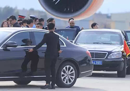 விவிஐபி நபா்களுக்காக 15- 20 நிமிடங்கள் மட்டுமே போக்குவரத்து கட்டுப்பாடு.. குடியரசுத் தலைவர் !!