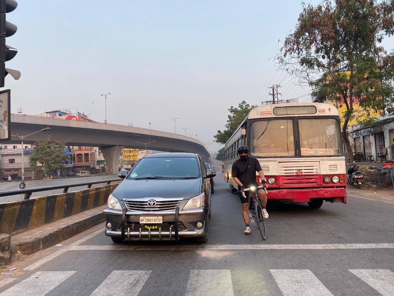 நண்பர்களுடன் சைக்கிளிங் சென்ற தல அஜித்..! புகைப்படங்கள் தொகுப்பு இதோ !!