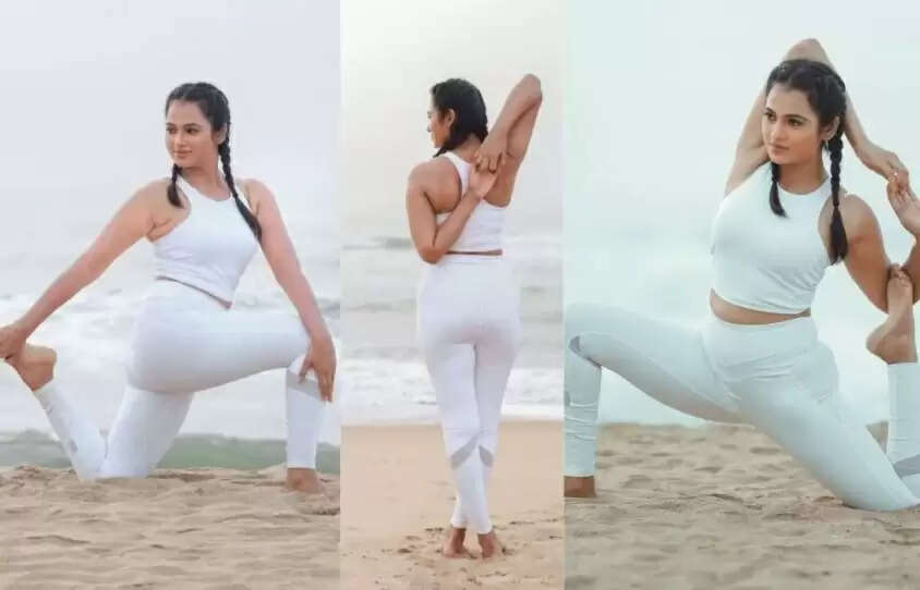 பீச்சில் வெள்ளை உடையில் யோகா! வைரலாகும் ரம்யா பாண்டியன் கிளிக்ஸ் !