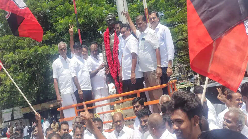 2 முறை ஒத்தி வைக்கப்பட்ட குற்றாலம் பேரூராட்சி தலைவர் பதவியை கைப்பற்றியது அதிமுக!