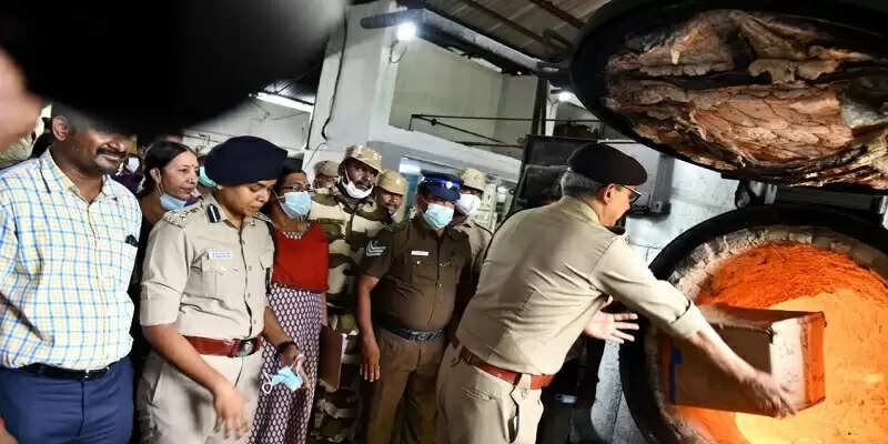 அதிரடி! 1,300 கிலோ கஞ்சாவை எரித்த சென்னை மாநகர போலீஸ்!!