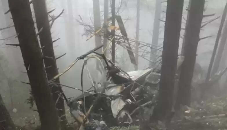 திடீரென கீழே விழுந்து நொறுங்கிய ராணுவ ஹெலிகாப்டர்.. விமானிகள் உயிரிழப்பு !!