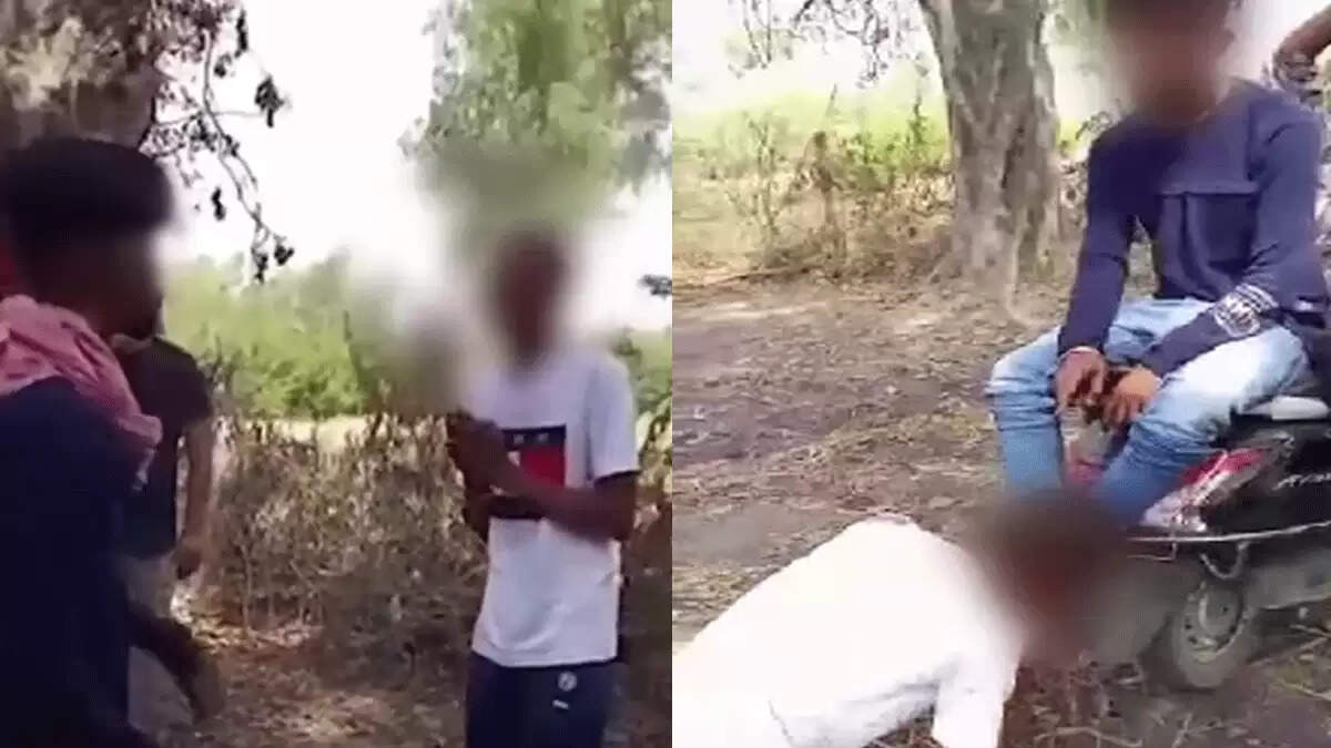 உத்தரபிரதேசத்தில் கொடூரம்..!! கால் விரல்களை நக்க சொல்லி தலித் சிறுவனை துன்புறுத்திய உயர் சாதி இளைஞர்கள்...!! உத்தரபிரதேசத்தில் கொடூரம்..!! கால் விரல்களை நக்க சொல்லி தலித் சிறுவனை துன்புறுத்திய உயர் சாதி இளைஞர்கள்...!!