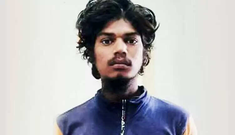 நாட்டையே உலுக்கிய சம்பவத்தில் பரபரப்பு - முக்கிய குற்றவாளி ரயில் முன் பாய்ந்து தற்கொலை..!