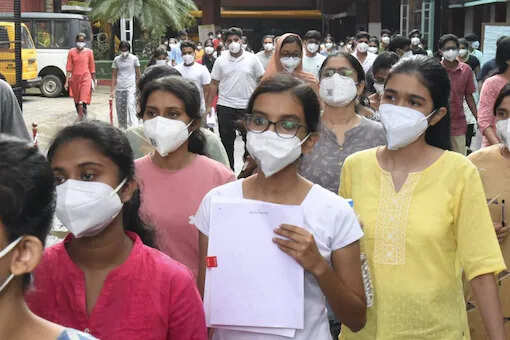 நாடு முழுவதும் 95% மாணவர்கள் நீட் தேர்வு எழுதினர்!!