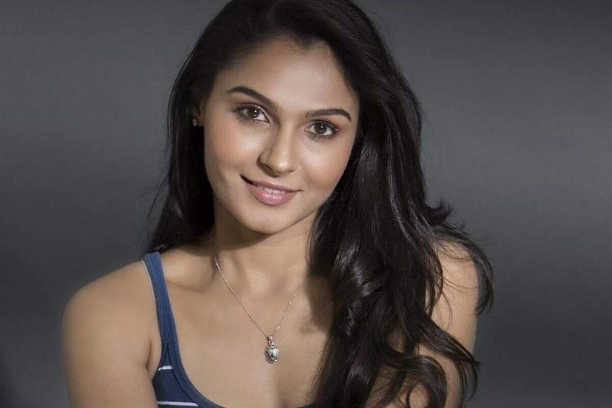 பிரபல நடிகைக்கு கொரோனா !! பிரபல நடிகைக்கு கொரோனா !!