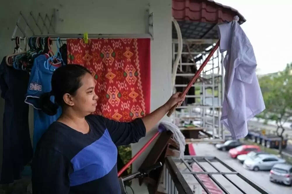 கொரோனா ஊரடங்கால் வீடுகளில் பறக்கும் வெள்ளை கொடி.. மக்கள் புதிய முயற்சி !