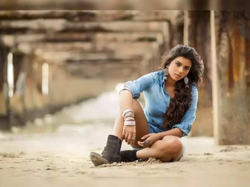 எடப்பாடிக்கும், ஓபிஎஸ்ஸுக்கும் நன்றி! நடிகை ஐஸ்வர்யா ராஜேஷ் ட்வீட்!