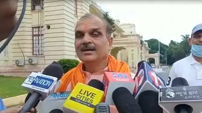 குறைந்த விலையில் பெட்ரோல் வேண்டும் என்பவர் ஆப்கானுக்கு செல்லலாம்: பாஜக எம்.எல்.ஏ சர்ச்சை பேச்சு!