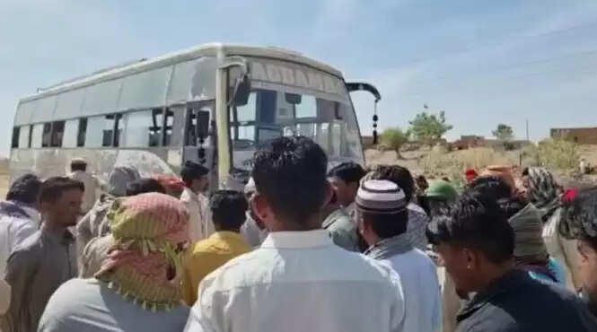 திருவிழாவுக்கு பேருந்து கூரையின் மீது பயணம்.. 3 பேர் பலியான சோகம் !!