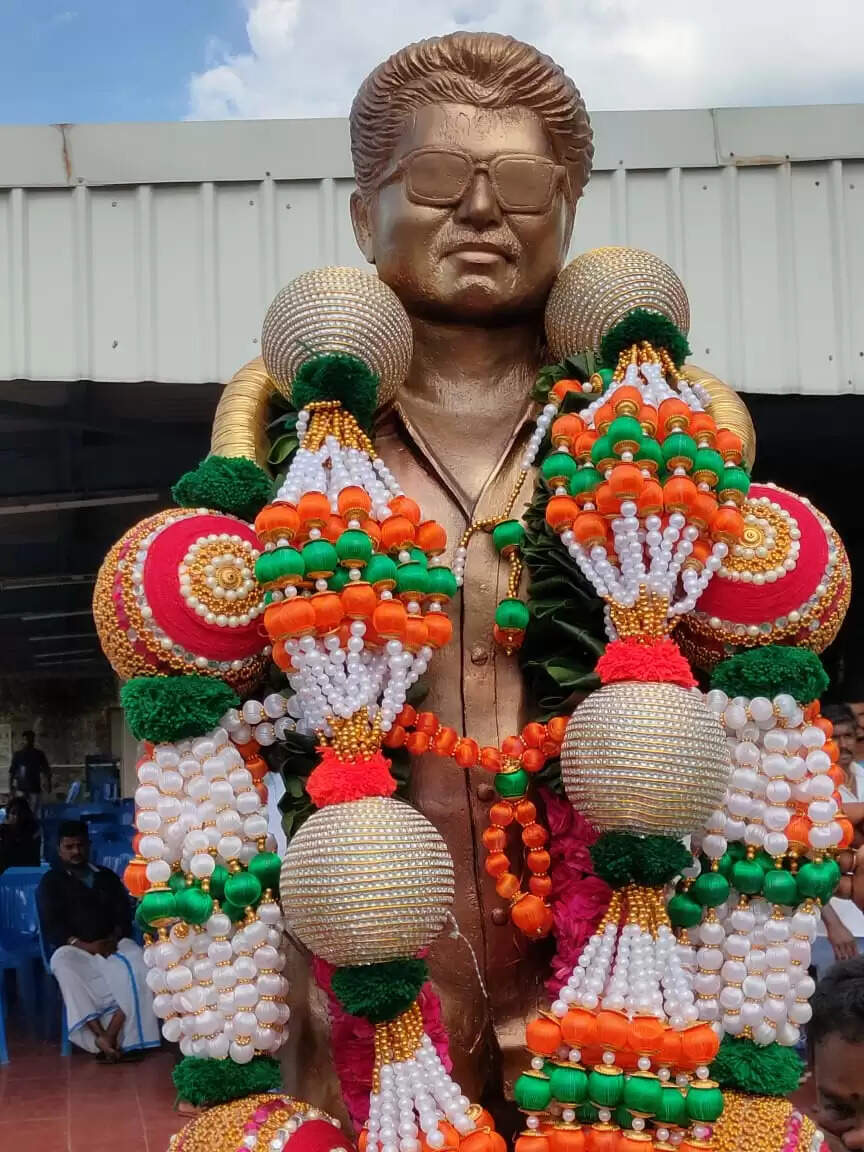 vijay statue