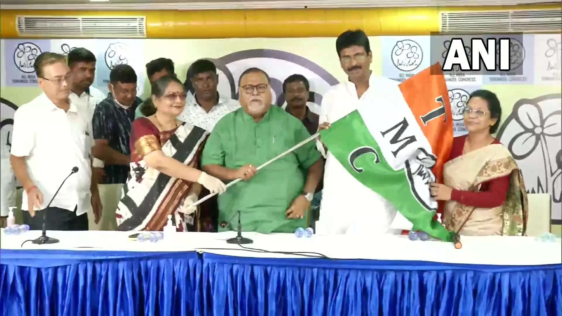 பாஜக எம்.எல்.ஏ திரிணாமுல் காங்கிரசில் இணைந்தார்..!!