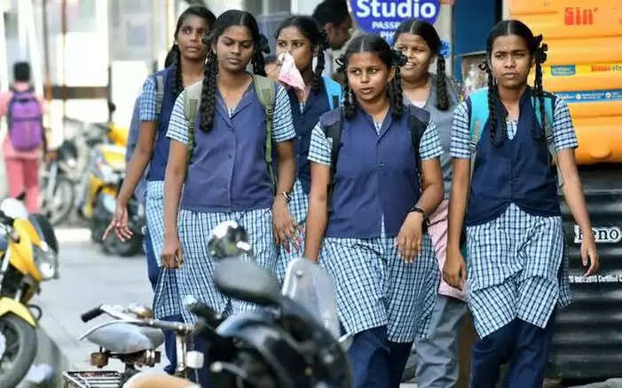 சனிக்கிழமை பள்ளிகள் திறக்க வேண்டாம்.. அரசுக்கு திடீர் கோரிக்கை !!