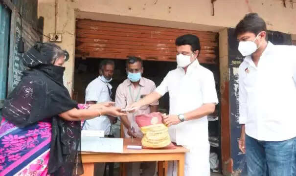 முதல்வன் பட பாணியில் ரேசன் கடையில் முதல்வர் மு.க.ஸ்டாலின் திடீர் ஆய்வு !!