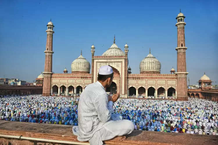 நாடு முழுவதும் பக்ரீத் கொண்டாட்டம்... இஸ்லாமியர்கள் சிறப்பு தொழுகை!!