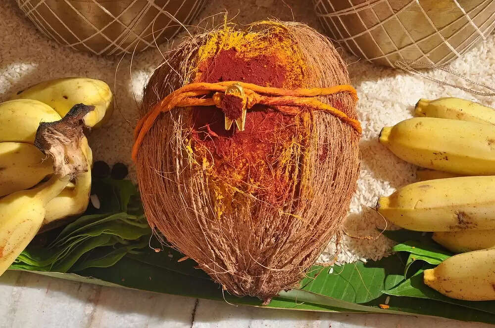 திருமணத்திற்கு விருந்தினராக வந்த பெண்ணுக்கு தாலி கட்டிய இளைஞர்!! VIDEO