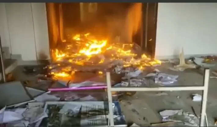 #BREAKING:- ‘அக்னிபத்’ போராட்டம்.. பற்றியெரிந்தது பாஜக அலுவலகம்..!