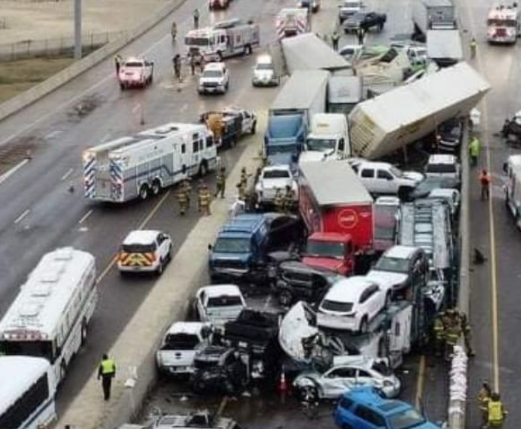 பயங்கர விபத்து ! ஒன்றோடு ஒன்று மோதிக்கொண்ட 70 வாகனங்கள் - 5 பேர் பலி 35 பேர் படுகாயம் !!