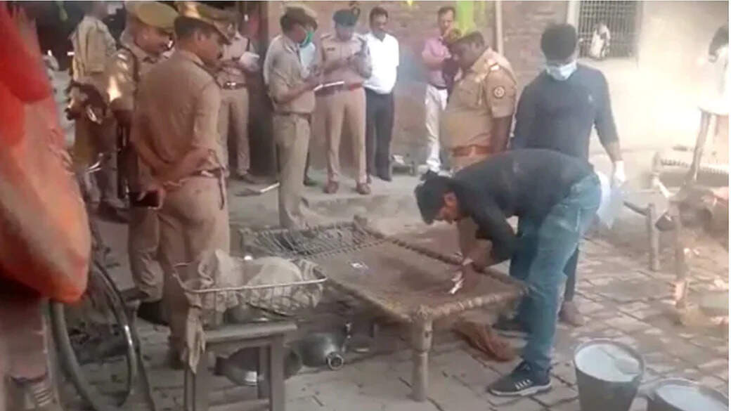 ஒரே குடும்பத்தை சேர்ந்த 5 பேர் படுகொலை - 2 வயது குழந்தையும் விட்டுவைக்காத கொடூரம்.!! ஒரே குடும்பத்தை சேர்ந்த 5 பேர் படுகொலை - 2 வயது குழந்தையும் விட்டுவைக்காத கொடூரம்.!!