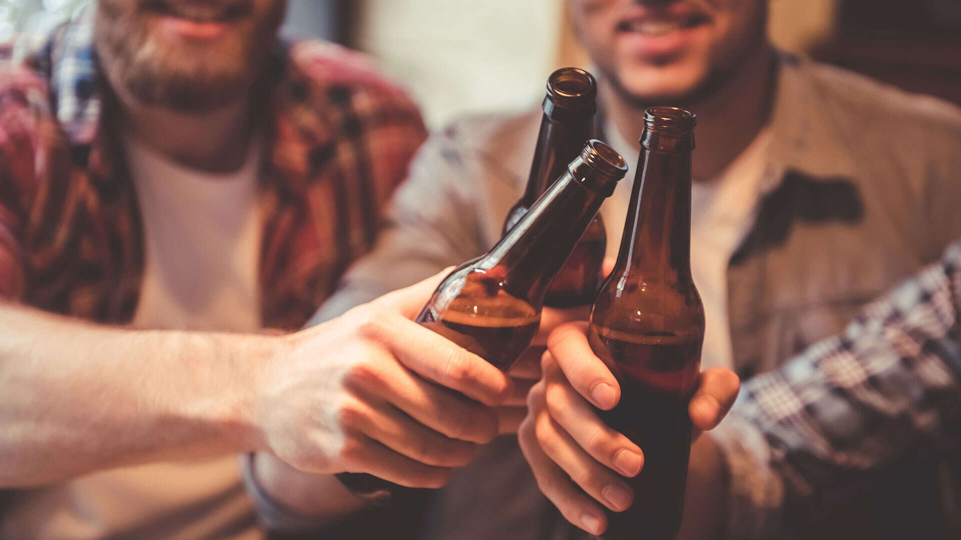 தினமும் பீர் குடித்தால் ஆண்களுக்கு இவ்வளவு நன்மையா !!