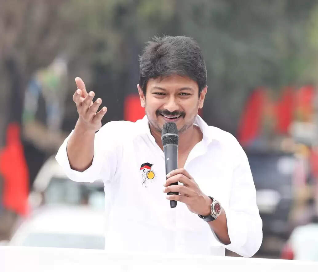 போகும் இடமெல்லாம் வறுத்தெடுக்கும் பெண்கள்.. அதிர்ச்சியில் உதயநிதி ஸ்டாலின்..!