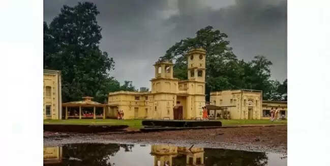 அடேங்கப்பா!! 100க்கு 200, 300 மார்க் பெற்ற மாணவர்கள்.. பல்கலைக்கழக தேர்வால் சர்ச்சை !