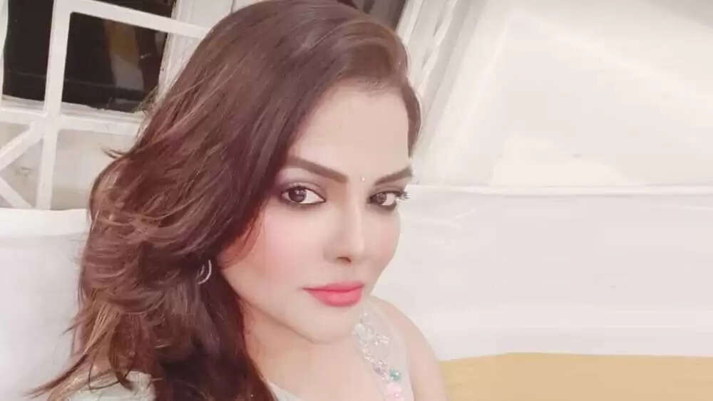 அடுத்த அதிரடி! அமைச்சரின் பெண் உதவியாளரும் கைது!!