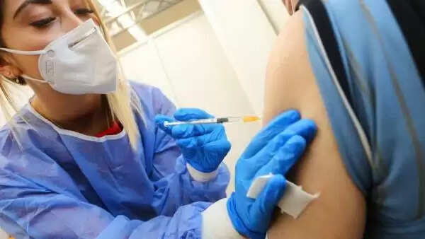 100 கோடி தடுப்பூசி செலுத்தி இந்தியா சாதனை..!