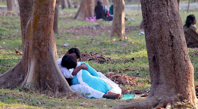 பூங்காவில் வைத்து தாலி கட்டிய இளைஞர்! கதறியழுத 16 வயது மாணவி!