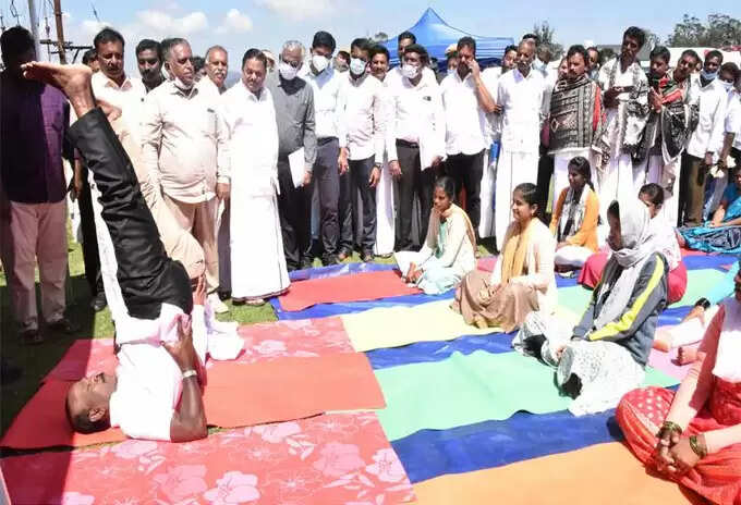 மருத்துவ முகாமில் யோகா செய்து அசத்திய அமைச்சர் மா.சுப்பிரமணியன்!!