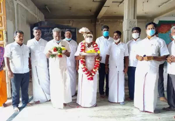 விநாயகர் காலடியில் வேட்பாளர் பட்டியல்.. அமைச்சர் முன்னிலையில் திமுகவினர் சிறப்பு பூஜை..!