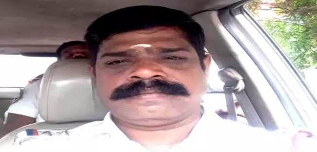 இரவில் ஒன்றாக சாப்பிட்டுவிட்டு அறைக்கு சென்ற எஸ்.ஐ.. காலையில் மகன்கள் பேரதிர்ச்சி !! இரவில் ஒன்றாக சாப்பிட்டுவிட்டு அறைக்கு சென்ற எஸ்.ஐ.. காலையில் மகன்கள் பேரதிர்ச்சி !!