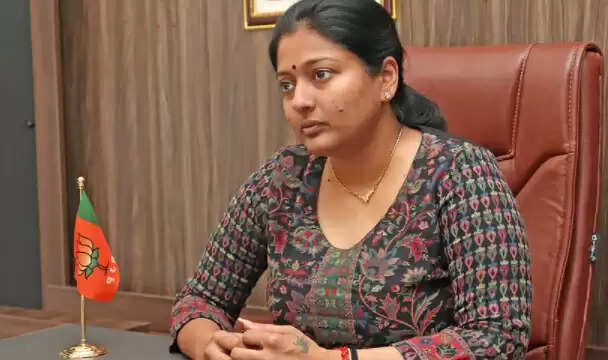 அனைத்து சாதியினரும் அர்ச்சகராகலாம்.. பிரபல நடிகை சர்ச்சை கருத்து !!