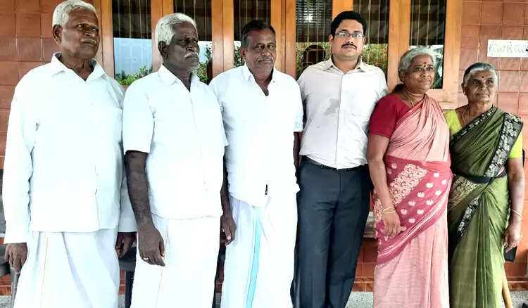 குவியும் வாழ்த்துக்கள்..!! சிவில் சர்வீஸ் தேர்வில் முதலிடம் பிடித்த விவசாயி மகன்!