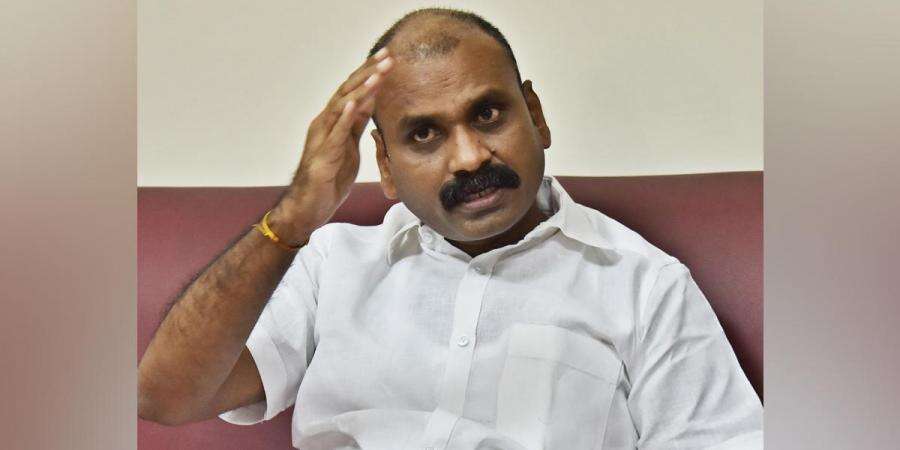 ஒரு வழியாக வாக்கை பதிவு செய்தார் மத்திய இணை அமைச்சர் எல்.முருகன்!!