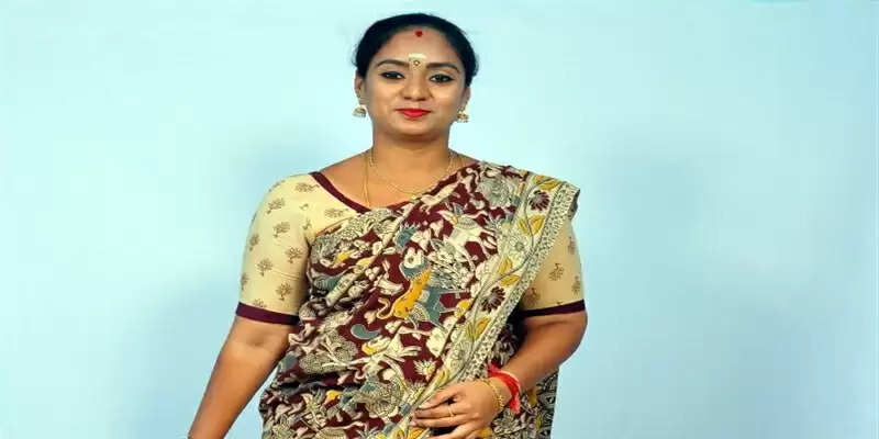 அம்மனாக மாறிய பெண் அமைச்சர்!! VIDEO