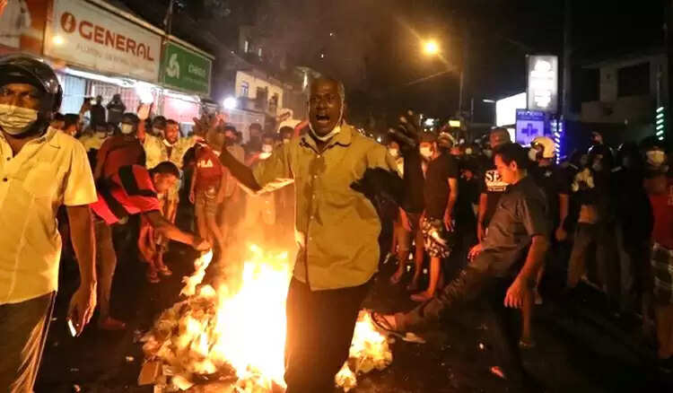 #BREAKING:- தொடரும் மக்கள் போராட்டம்.. இலங்கையில் அவசரநிலை பிரகடனம்..!